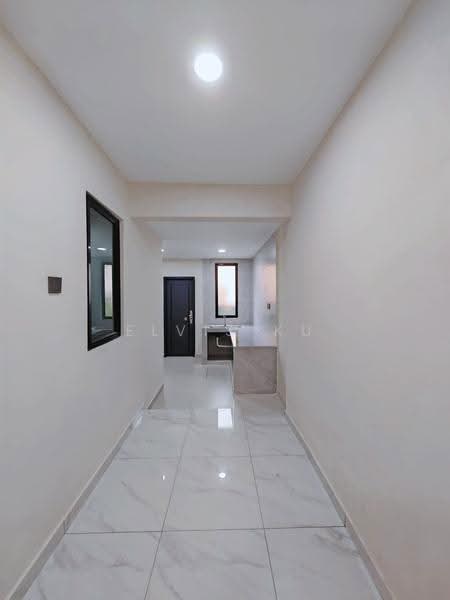 Rumah Teres 2-Tingkat untuk Dijual di Taman Puteri Wangsa (Ulu Tiram) - Elvis Ku - Corridor - PropertyGuru.com.my
