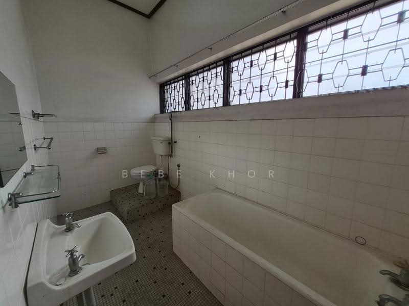 Rumah Berkembar untuk Dijual di Jelutong (Penang) - Bebe Khor - Bathroom - PropertyGuru.com.my