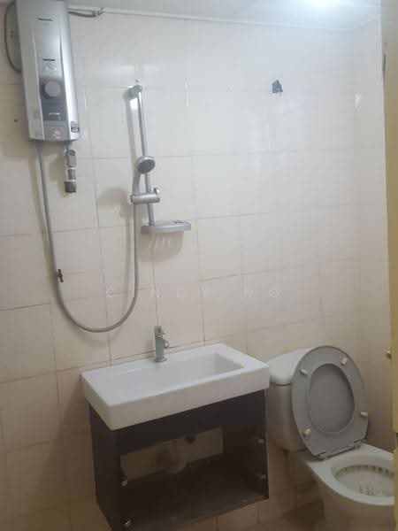Apartment for Sale at Subang Perdana Goodyear Court 8 - Cindy Ng - Bathroom - PropertyGuru.com.my