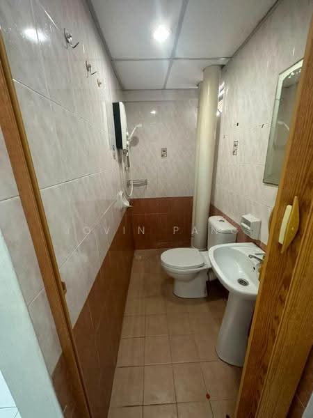 Pangsapuri untuk Disewa di University Place (Plaza Ivory) - Jovin Pang - Bathroom - PropertyGuru.com.my