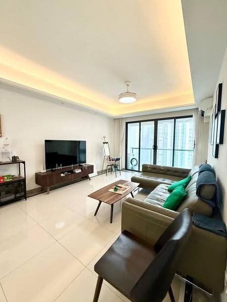 Kediaman Servis untuk Dijual di R&F Princess Cove Phase 1 - Mindy Lee - Living Room - PropertyGuru.com.my