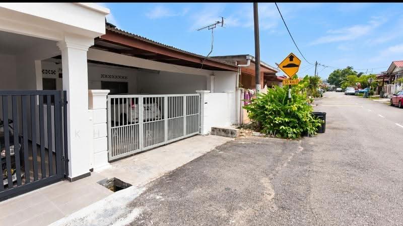 1-storey Terraced House for Sale in Taman Senawang Jaya (Senawang) - Khairul Idzwan - Exterior - PropertyGuru.com.my