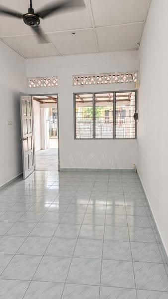 1-storey Terraced House for Sale in Taman Senawang Jaya (Senawang) - Khairul Idzwan - Living Room - PropertyGuru.com.my