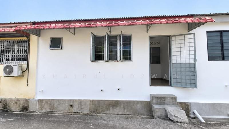 1-storey Terraced House for Sale in Taman Senawang Jaya (Senawang) - Khairul Idzwan - Exterior - PropertyGuru.com.my