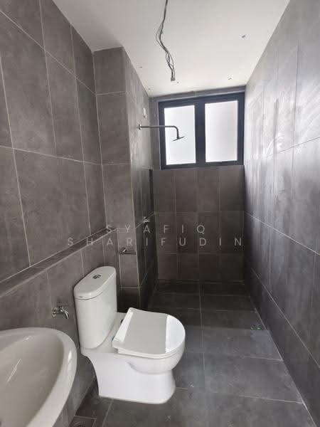 Service Residence for Sale at D'Sini Residences - Syafiq Sharifudin - Bathroom - PropertyGuru.com.my