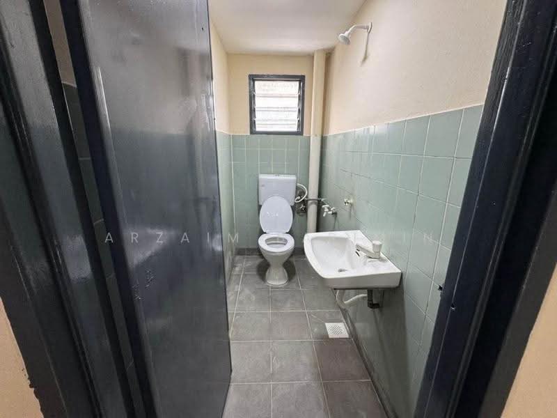 2-storey Terraced House for Sale in Taman Cahaya Masai (Pasir Gudang) - Arzaim Barimin - Bathroom - PropertyGuru.com.my