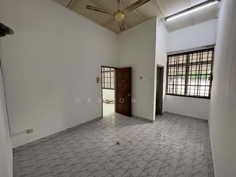 1-storey Terraced House for Sale in Taman Rinting (Masai) - Carson . - Living Room - PropertyGuru.com.my