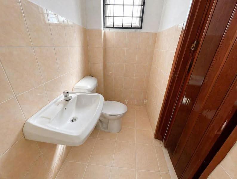 Rumah Teres 2-Tingkat untuk Dijual di Bandar Tasik Puteri (Rawang) - Tom Yip - Bathroom - PropertyGuru.com.my