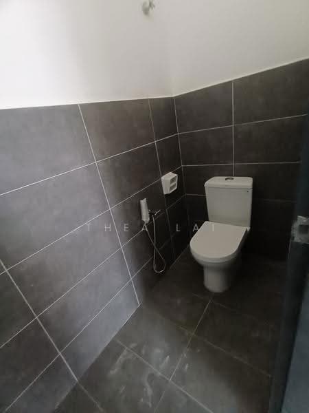 Kilang untuk Disewa di Bandar Indahpura (Kulai) - Thea Lai - Bathroom - PropertyGuru.com.my