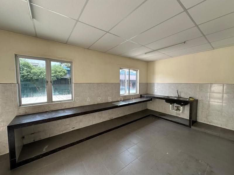 Terrace Factory for Rent in Taman Perindustrian Kota Puteri 1 (Masai) - Carson . - Kitchen - PropertyGuru.com.my