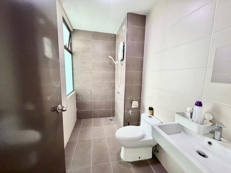 Service Residence for Sale at Wave @ Marina Cove - Kian Seng Goh - Bathroom - PropertyGuru.com.my