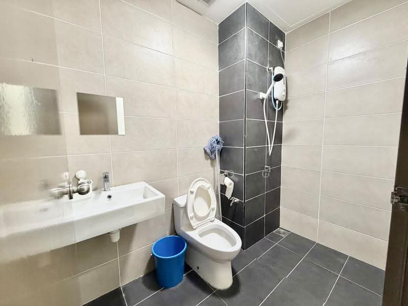 Service Residence for Sale at Wave @ Marina Cove - Kian Seng Goh - Bathroom - PropertyGuru.com.my