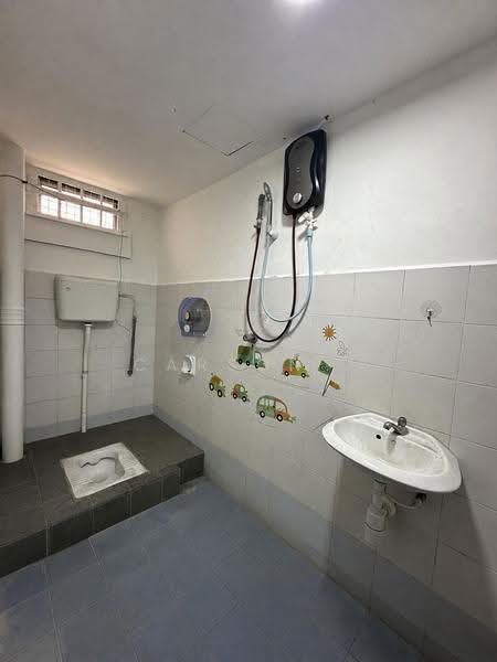 Kedai untuk Disewa di Taman Desa Tebrau (Tebrau) - Carson . - Bathroom - PropertyGuru.com.my