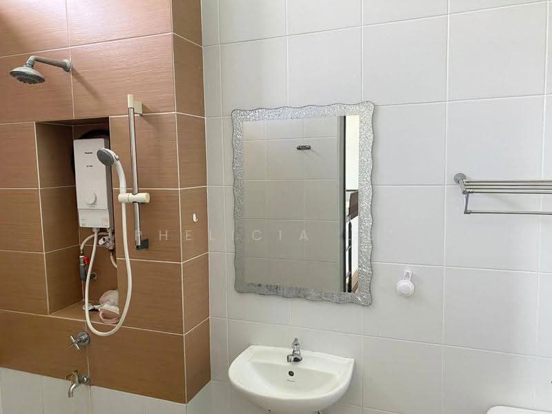 Kondominium untuk Disewa di The Seed Taman Sutera Utama - Phelicia Lee - Bathroom - PropertyGuru.com.my