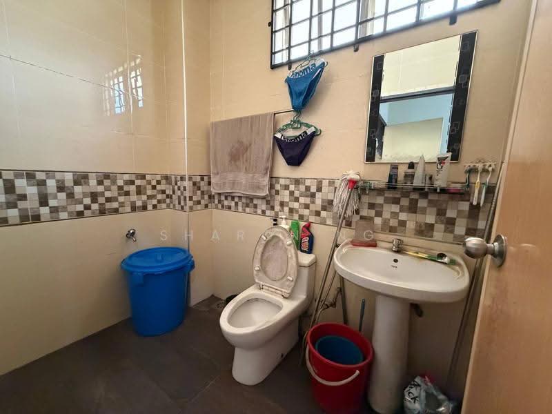 Rumah Teres 1-Tingkat untuk Dijual di Taman Perling (Perling) - Sharon Ng - Bathroom - PropertyGuru.com.my