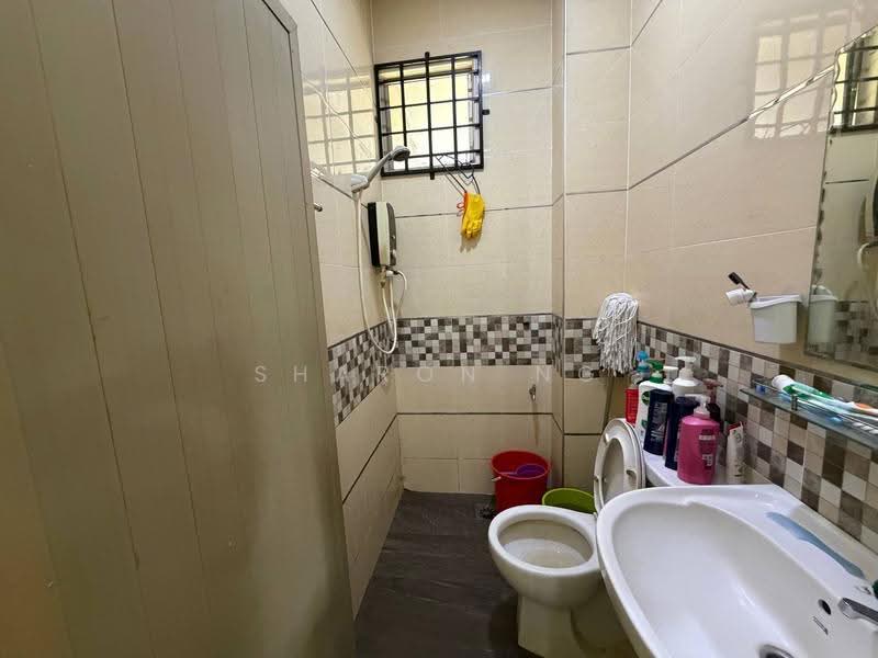Rumah Teres 1-Tingkat untuk Dijual di Taman Perling (Perling) - Sharon Ng - Bathroom - PropertyGuru.com.my