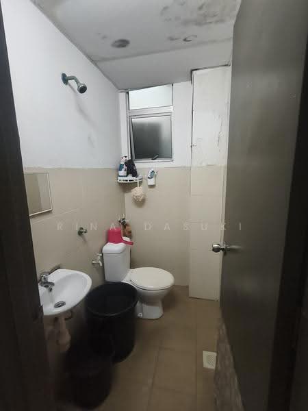 Flat for Sale at Pangsapuri Villamas - Rina Dasuki - Bathroom - PropertyGuru.com.my