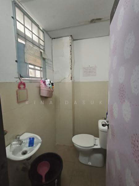 Flat for Sale at Pangsapuri Villamas - Rina Dasuki - Bathroom - PropertyGuru.com.my