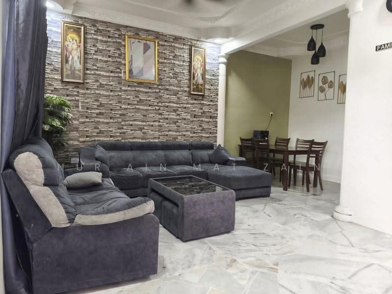 Rumah Teres 2-Tingkat untuk Dijual di Shah Alam (Selangor) - Nur Ain Mat Zain - Living Room - PropertyGuru.com.my