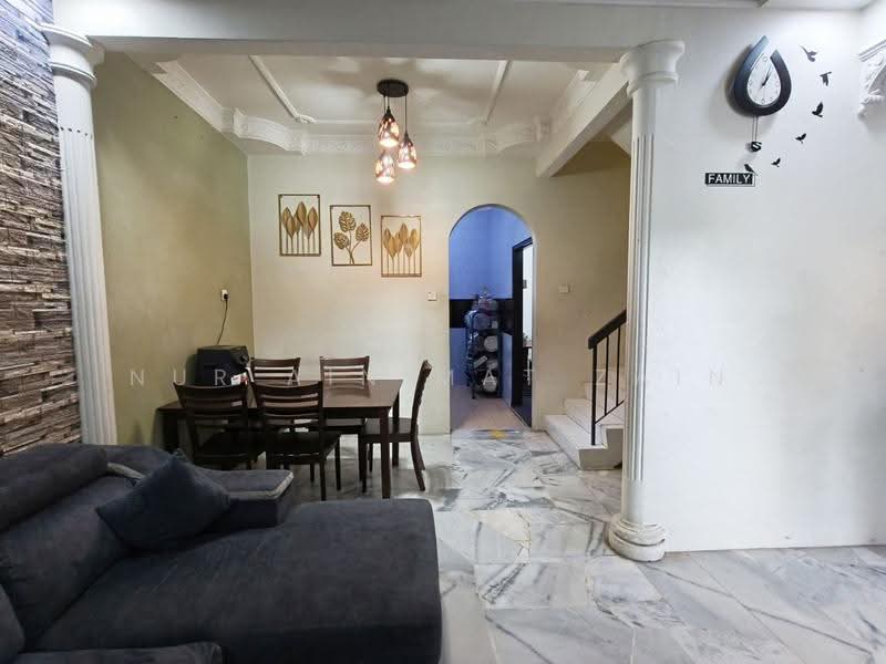 Rumah Teres 2-Tingkat untuk Dijual di Shah Alam (Selangor) - Nur Ain Mat Zain - Living Room - PropertyGuru.com.my