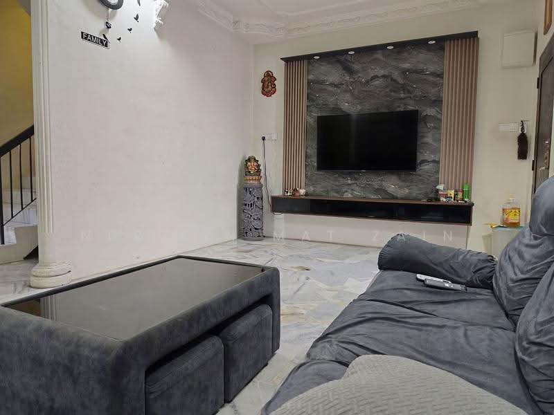 Rumah Teres 2-Tingkat untuk Dijual di Shah Alam (Selangor) - Nur Ain Mat Zain - Living Room - PropertyGuru.com.my