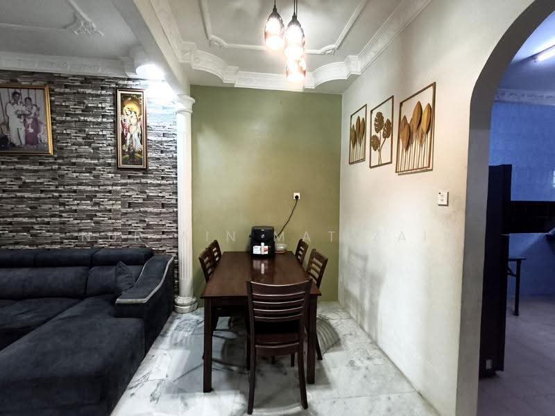 Rumah Teres 2-Tingkat untuk Dijual di Shah Alam (Selangor) - Nur Ain Mat Zain - Living Room - PropertyGuru.com.my