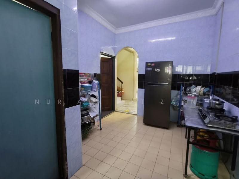 Rumah Teres 2-Tingkat untuk Dijual di Shah Alam (Selangor) - Nur Ain Mat Zain - Kitchen - PropertyGuru.com.my