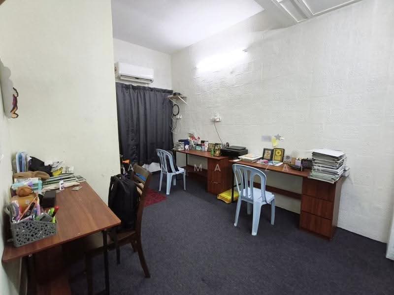 Rumah Teres 2-Tingkat untuk Dijual di Shah Alam (Selangor) - Nur Ain Mat Zain - Study - PropertyGuru.com.my