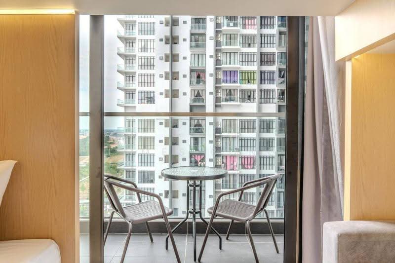 Pangsapuri untuk Dijual di D'Pristine - James Bong - Balcony - PropertyGuru.com.my
