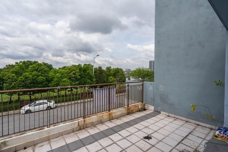 Rumah Teres 2-Tingkat untuk Dijual di D'Island (Puchong) - Azira Ahmad - Balcony - PropertyGuru.com.my