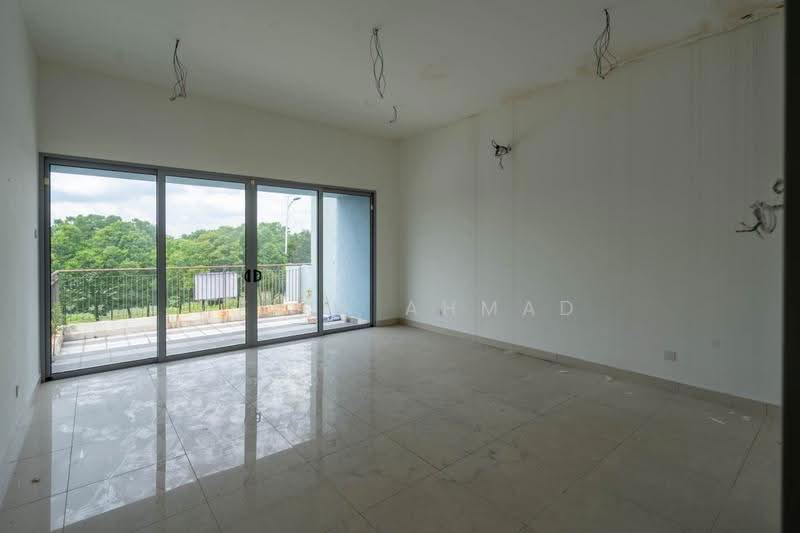 Rumah Teres 2-Tingkat untuk Dijual di D'Island (Puchong) - Azira Ahmad - Balcony - PropertyGuru.com.my