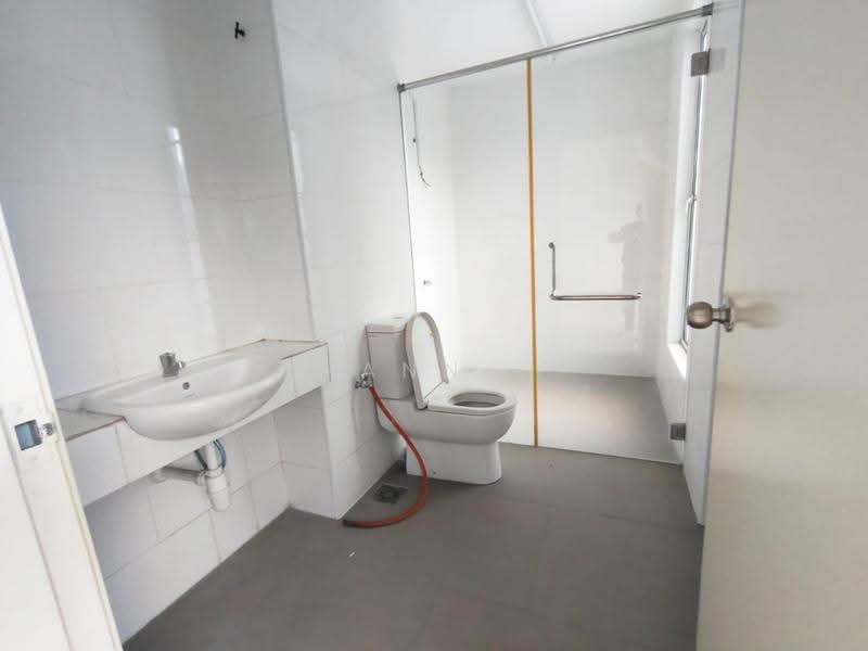 Rumah Teres 3-Tingkat untuk Disewa di Bandar Teknologi Kajang (Kajang) - Hann . - Bathroom - PropertyGuru.com.my