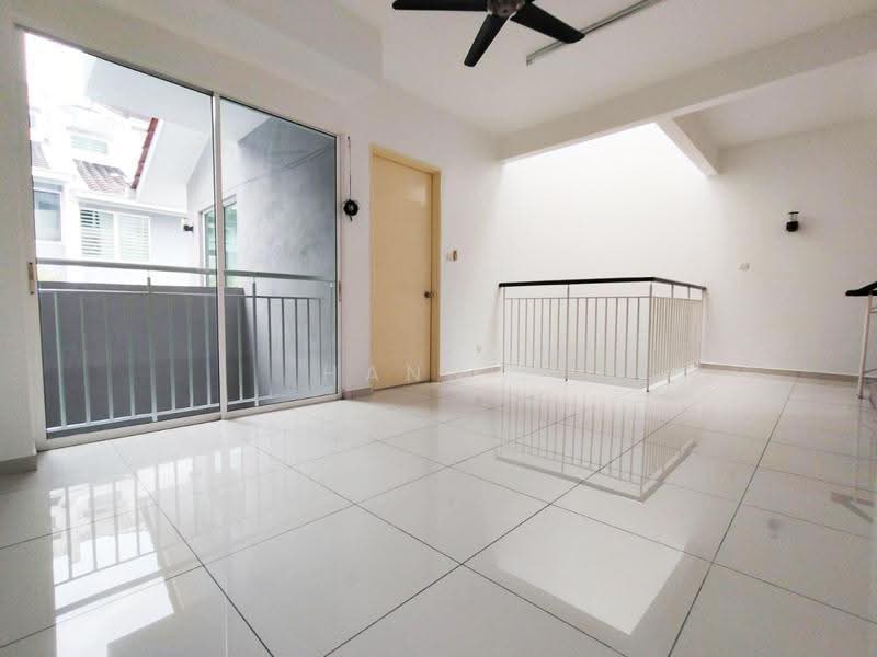 Rumah Teres 3-Tingkat untuk Disewa di Bandar Teknologi Kajang (Kajang) - Hann . - Balcony - PropertyGuru.com.my