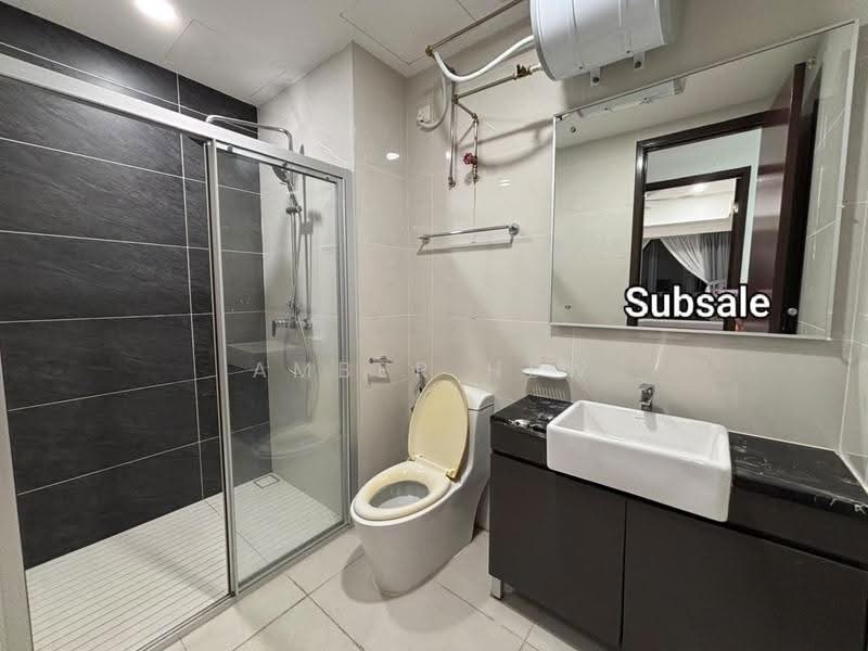 Condominium for Sale at Royal Strand @ Country Garden Danga Bay - Amber Hew - Bathroom - PropertyGuru.com.my