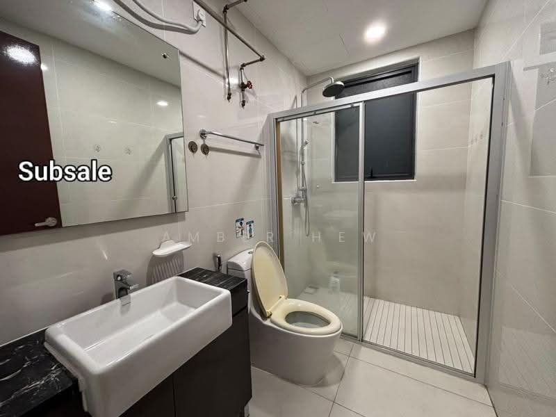 Condominium for Sale at Royal Strand @ Country Garden Danga Bay - Amber Hew - Bathroom - PropertyGuru.com.my