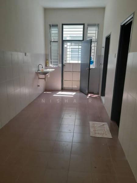 2-storey Terraced House for Sale in Seksyen 33 (Shah Alam) - Nisha R - Kitchen - PropertyGuru.com.my
