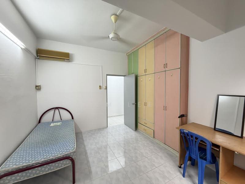 Kondominium untuk Dijual di Cypress Condominium - Kim Lee - Bedroom - PropertyGuru.com.my