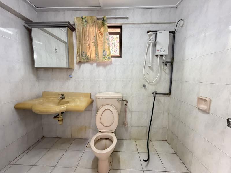 Kondominium untuk Dijual di Cypress Condominium - Kim Lee - Bathroom - PropertyGuru.com.my