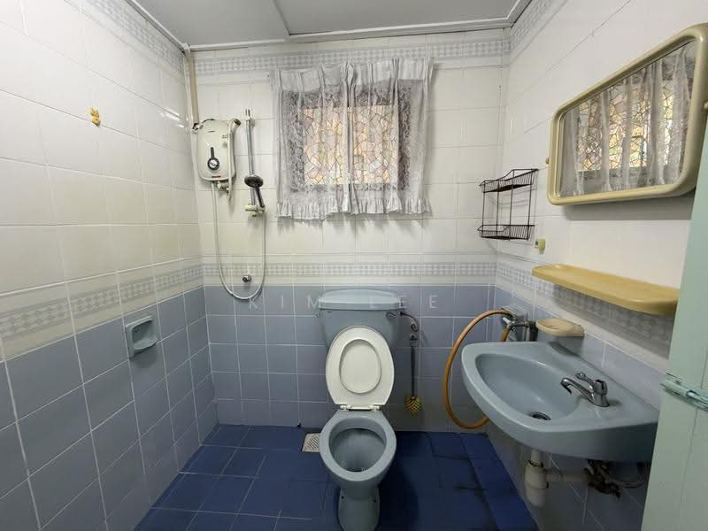 Kondominium untuk Dijual di Cypress Condominium - Kim Lee - Bathroom - PropertyGuru.com.my