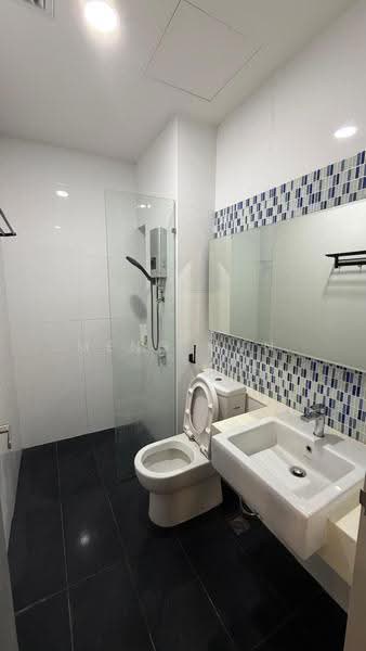 Kediaman Servis untuk Dijual di Residential Suites @ HighPark - Meng Mun - Bathroom - PropertyGuru.com.my