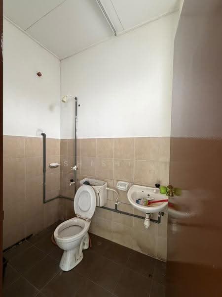 2-storey Terraced House for Sale in Taman Scientex Senai (Senai) - Shishi . - Bathroom - PropertyGuru.com.my