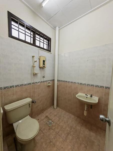 Rumah Teres 2-Tingkat untuk Dijual di Taman Desa Tebrau (Tebrau) - Alviss Tay - Bathroom - PropertyGuru.com.my
