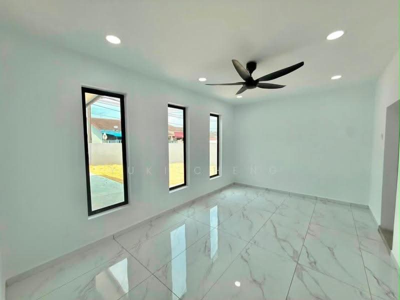 1-storey Terraced House for Sale in Taman Puteri Wangsa (Ulu Tiram) - Yuki Cheng - Living Room - PropertyGuru.com.my
