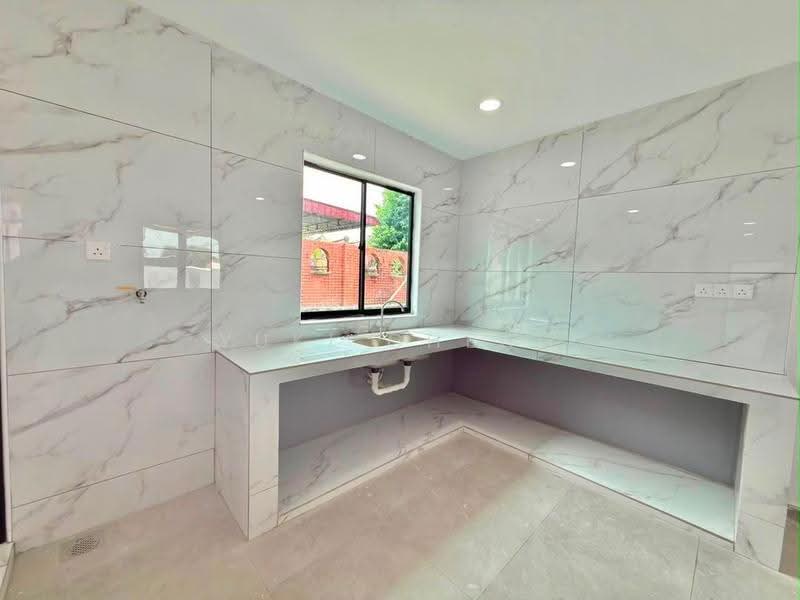 1-storey Terraced House for Sale in Taman Puteri Wangsa (Ulu Tiram) - Yuki Cheng - Kitchen - PropertyGuru.com.my