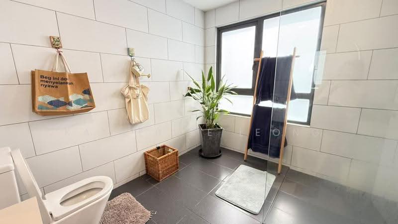 Rumah Teres 3-Tingkat untuk Dijual di Tamansari (Rawang) - Katherine Leong - Bathroom - PropertyGuru.com.my