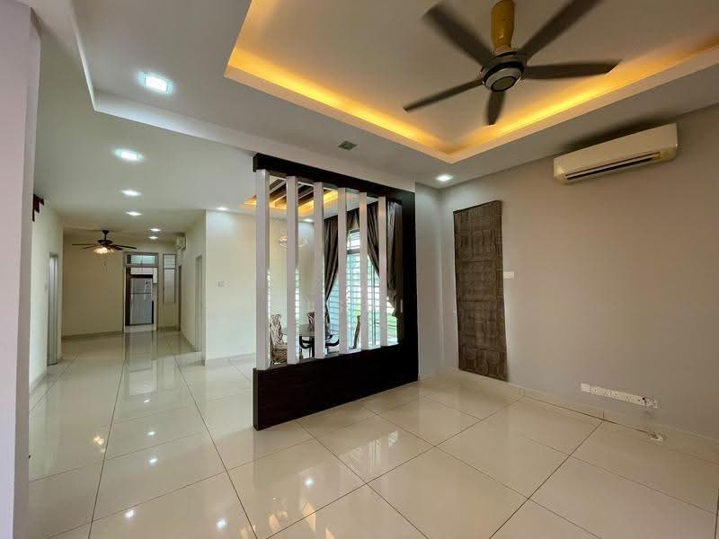 Cluster House for Sale in Taman Kempas Indah (Tebrau) - Shishi . - Living Room - PropertyGuru.com.my