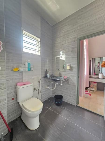 Rumah Teres 2-Tingkat untuk Dijual di Taman Setia Indah (Tebrau) - Emily Hau - Bathroom - PropertyGuru.com.my