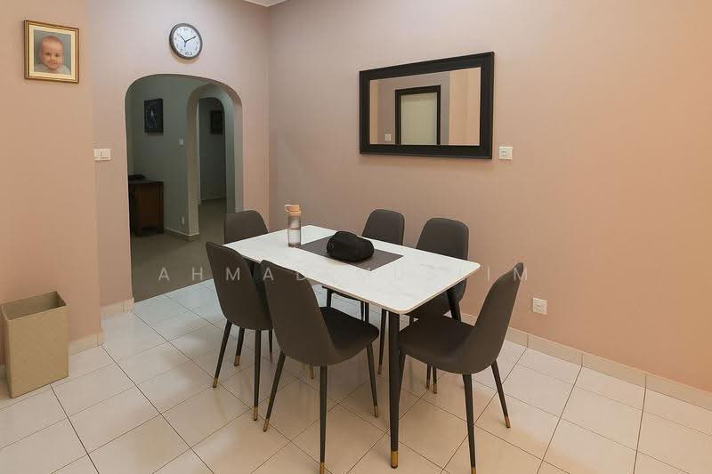2-storey Terraced House for Rent in Puncak Alam (Selangor) - Ahmad Muslim - Dining Room - PropertyGuru.com.my