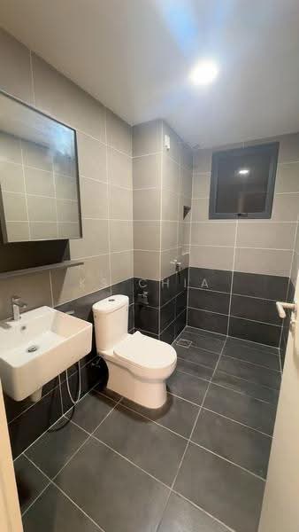 Kediaman Servis untuk Dijual di D'Clover Residences - KS Chia - Bathroom - PropertyGuru.com.my