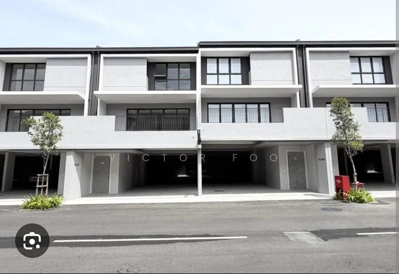 Rumah Teres untuk Dijual di Taman Bukit Serdang (Seri Kembangan) - Victor Foo - Exterior - PropertyGuru.com.my